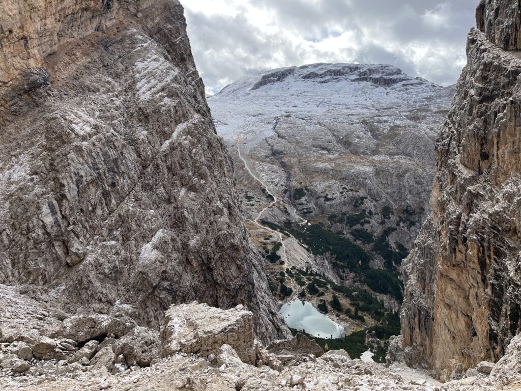 Vista dalla Forcella di Lech verso il Lago Lagazuoi