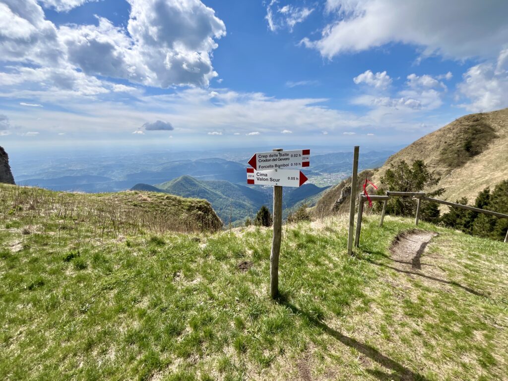 Verso la cima del Vallon Scuro dal Passo San Boldo