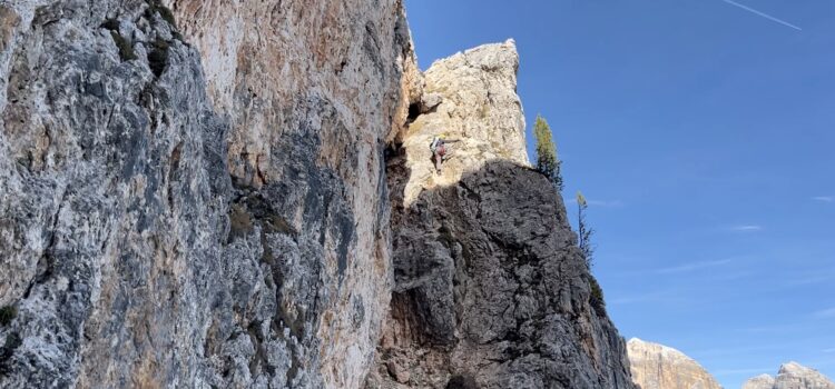 Ferrata Ra Gusela al Nuvolau e Ferrata Averau da Passo Giau Lungo i passaggi attrezzati e verticali della Ferrata Ra Gusella nelle Dolomiti.