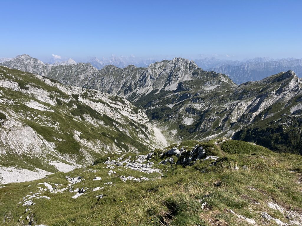 Vista della Val Salatis e Val Sperlonga dalla Cima Lastè
