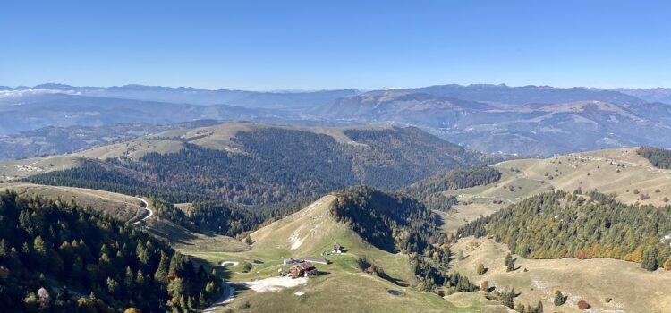 Monte Grappa in e-MTB: salita da Crespano e Mulattiera del Covolo Panoramica dal Monte Grappa