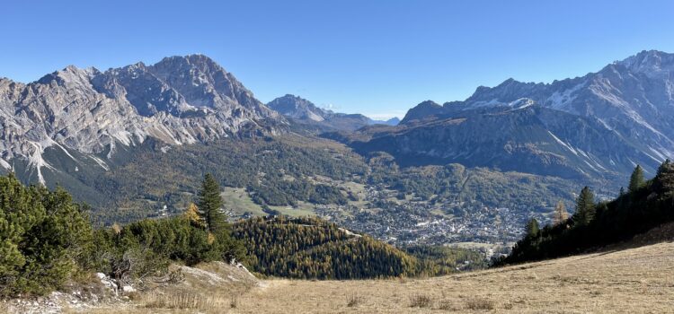 Anello Rifugio Duca D’Aosta da Cortina D’Ampezzo Vista su Cortina D'Ampezzo